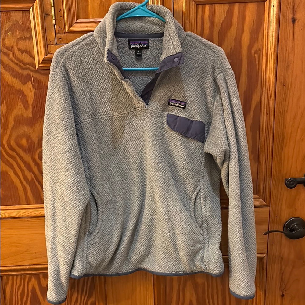 Patagonia Light Gray Pullover Fleece Snap-T Women's Size LARGE